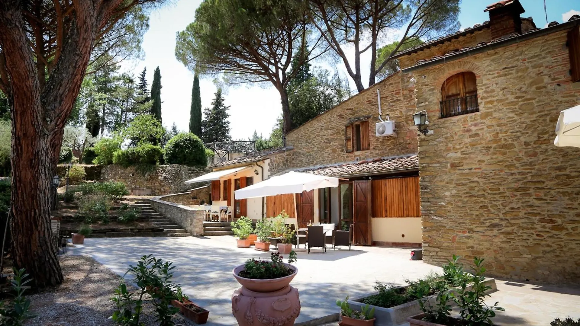 Charming Villa In Arezzo With Private Pool And Garden